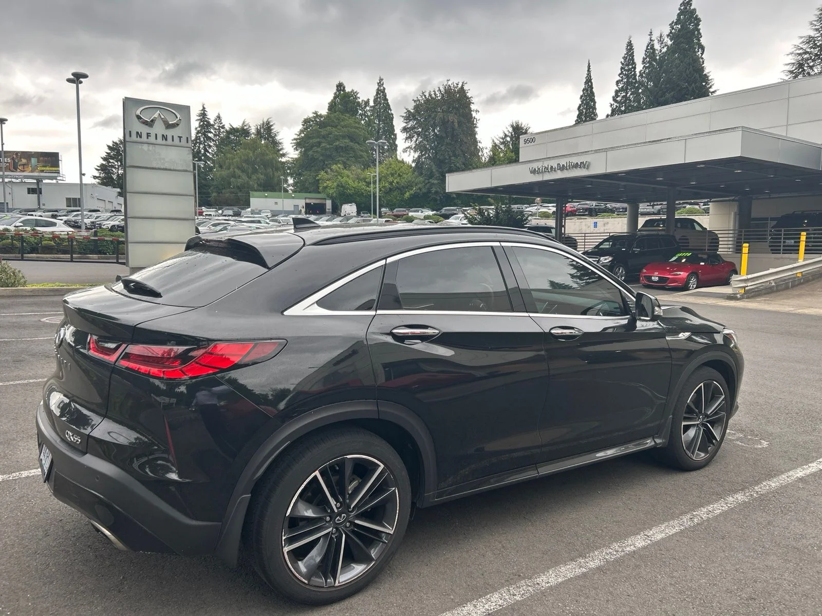 Used 2023 Black INFINITI ESSENTIAL image 5