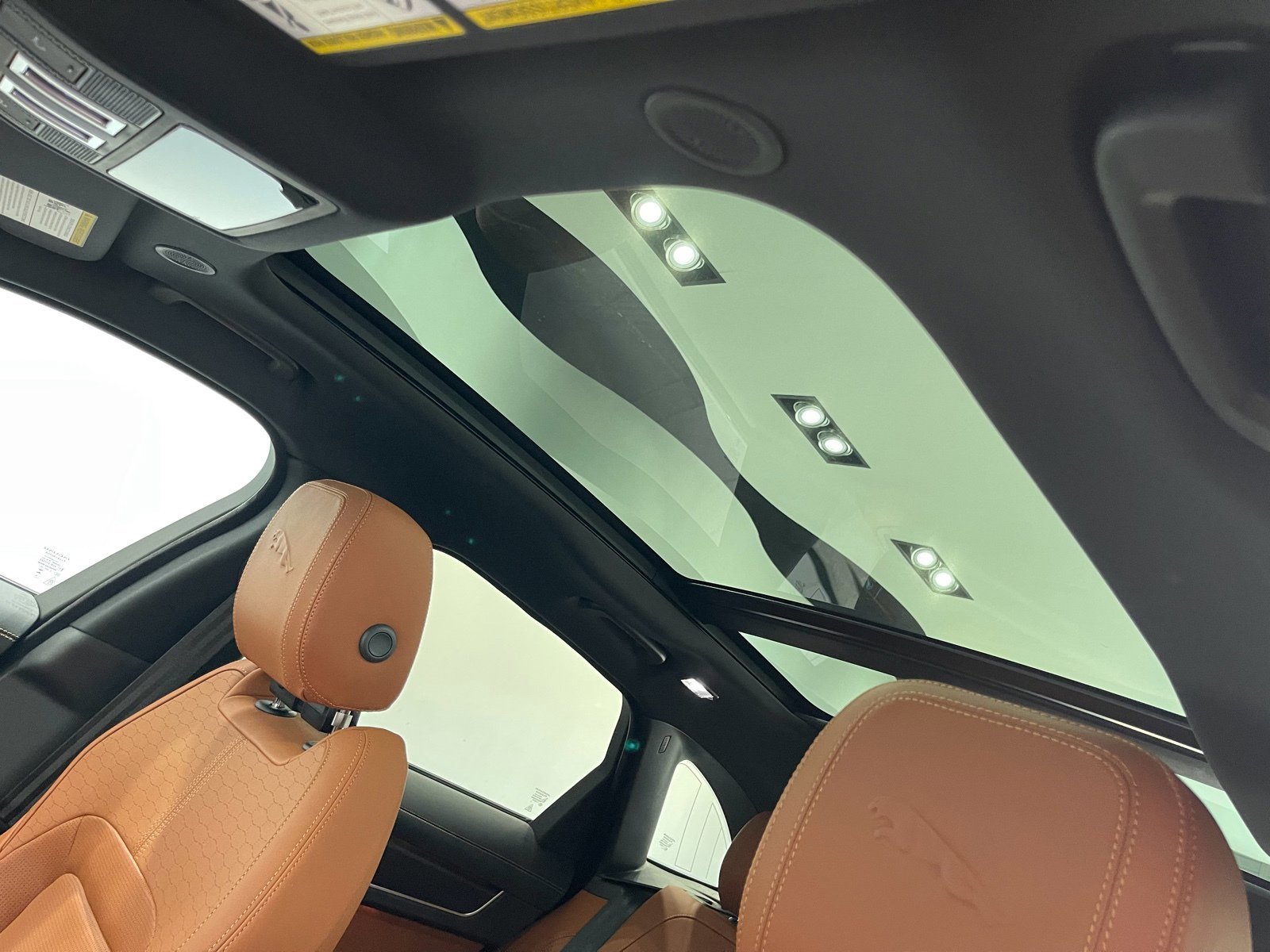 2026 Jaguar F-Pace R-Dynamic S - Photo 9