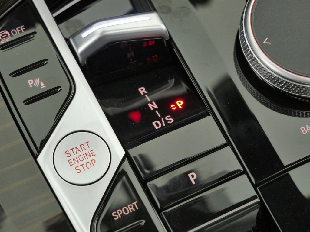 Used 2026 Skyscraper Grey Metallic BMW xDrive40i image 48