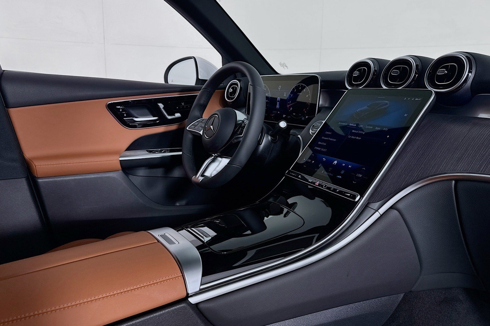New 2026 Polar White Mercedes-Benz GLC 300 SUV image 15
