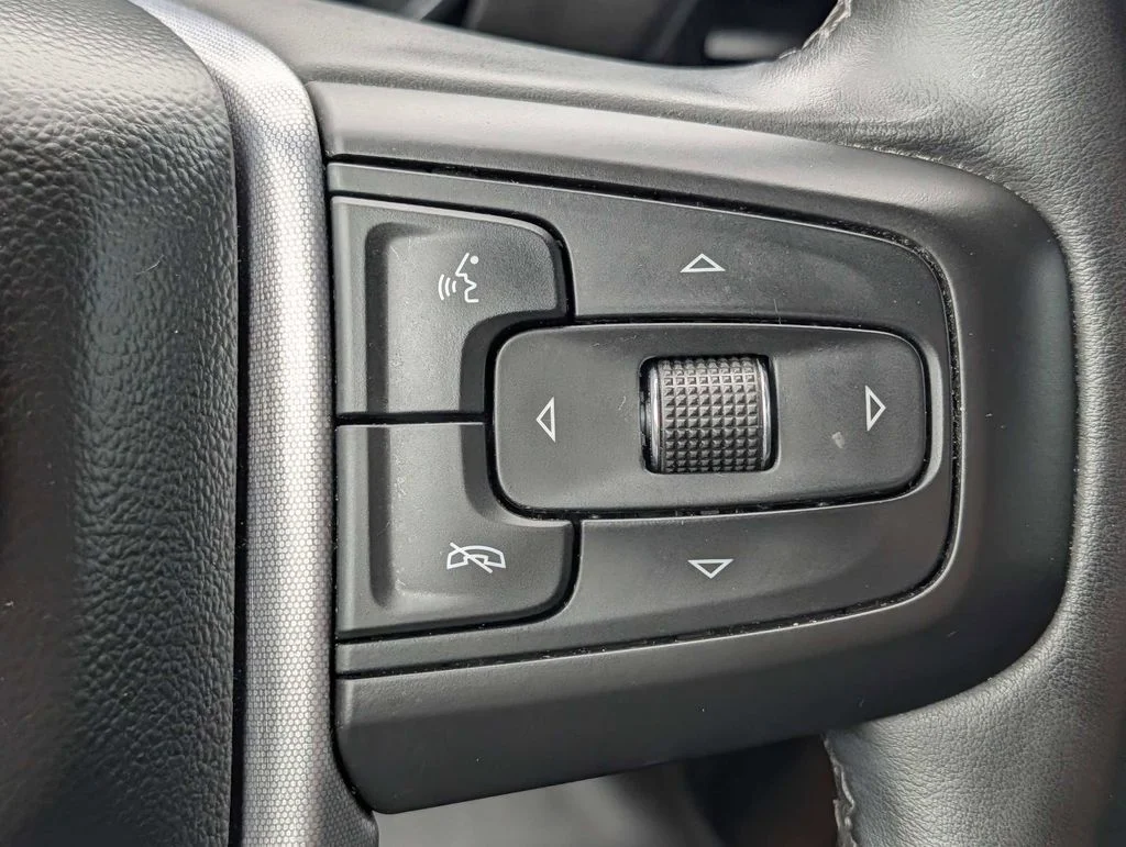 Used 2024 Silver GMC Elevation image 25
