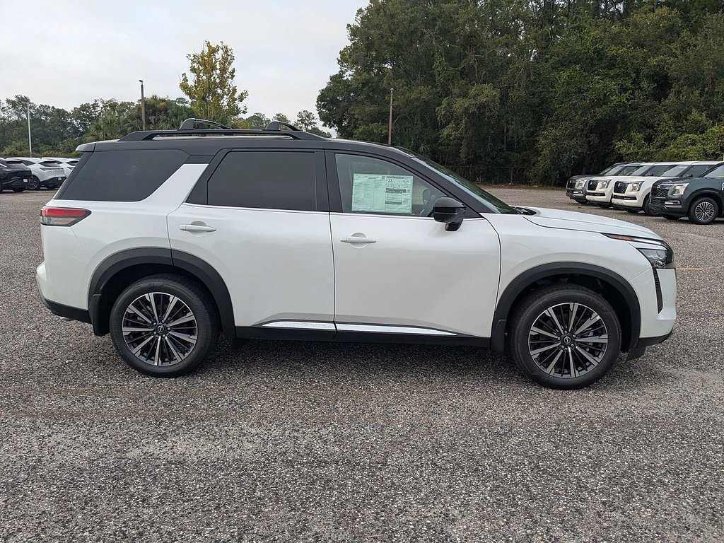 New 2026 Everest White Pearl TriCoat / Super Black Two-tone Nissan Platinum image 3