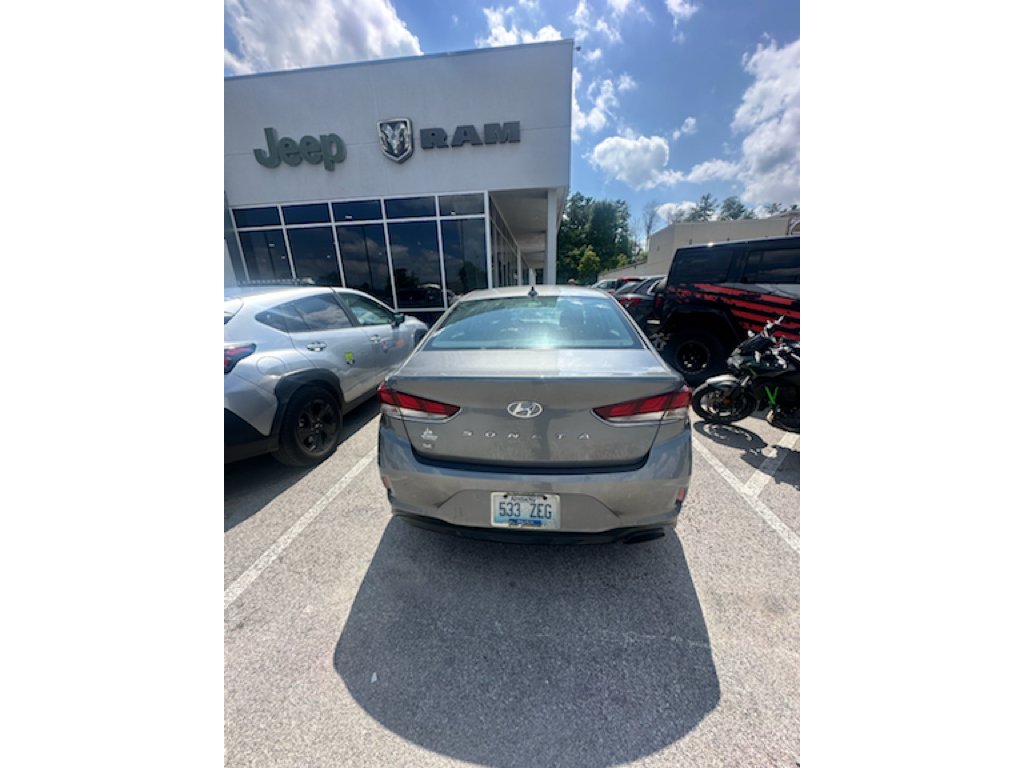 Used 2019 Machine Gray Hyundai SE image 4