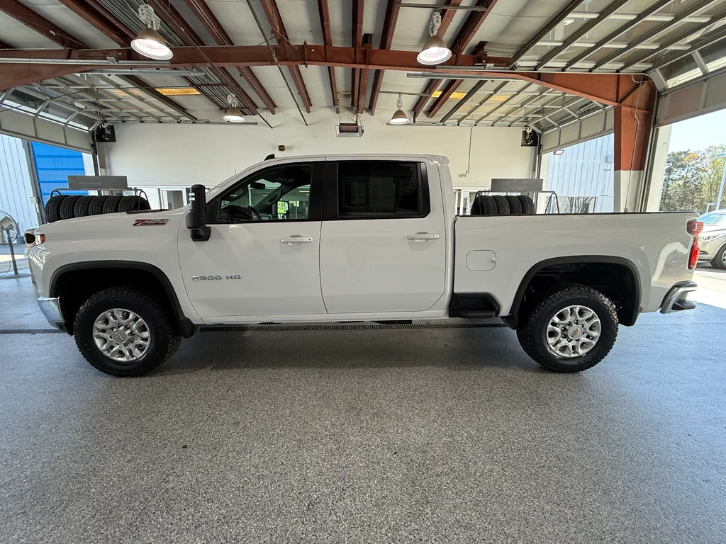 Used 2023 Summit White Chevrolet LT image 5