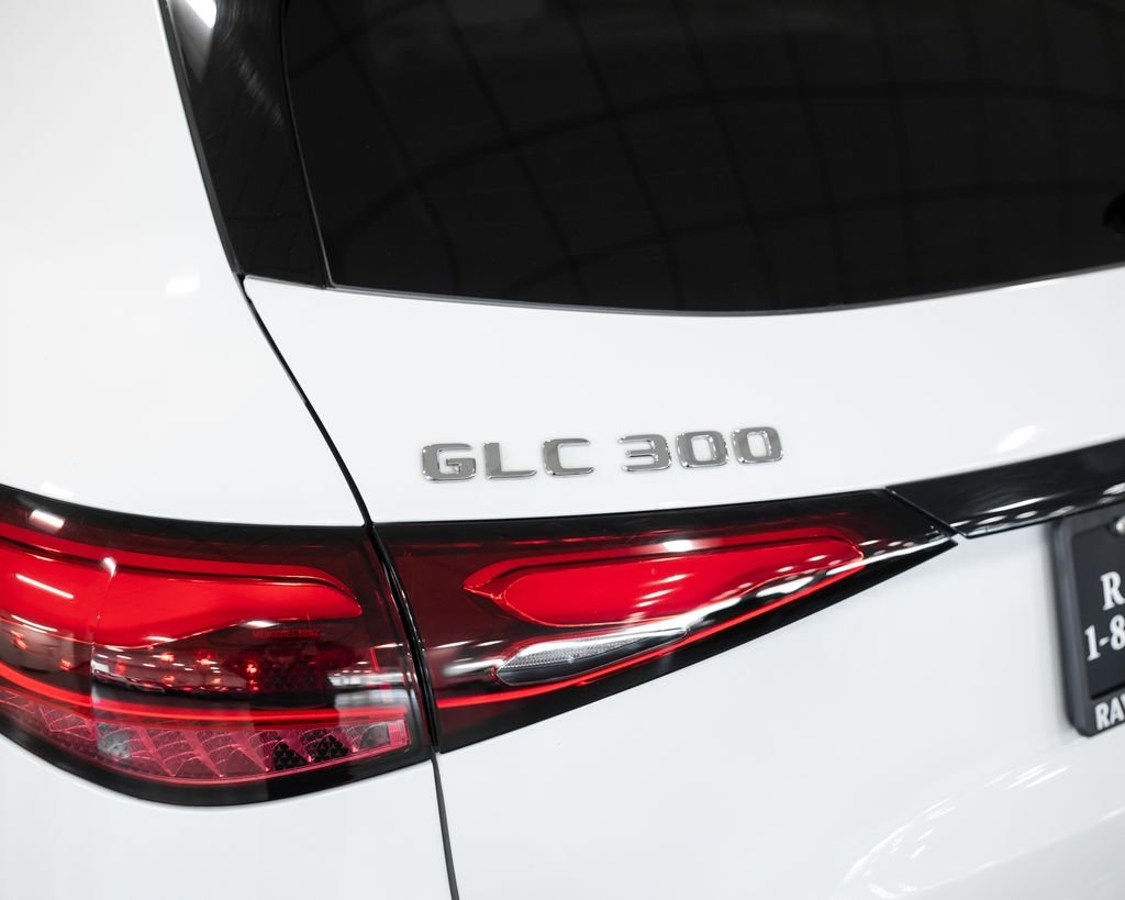 Certified Used 2025  Mercedes-Benz GLC 300 image 11
