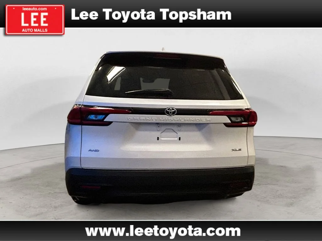 Used 2024 Pearl Toyota XLE image 4
