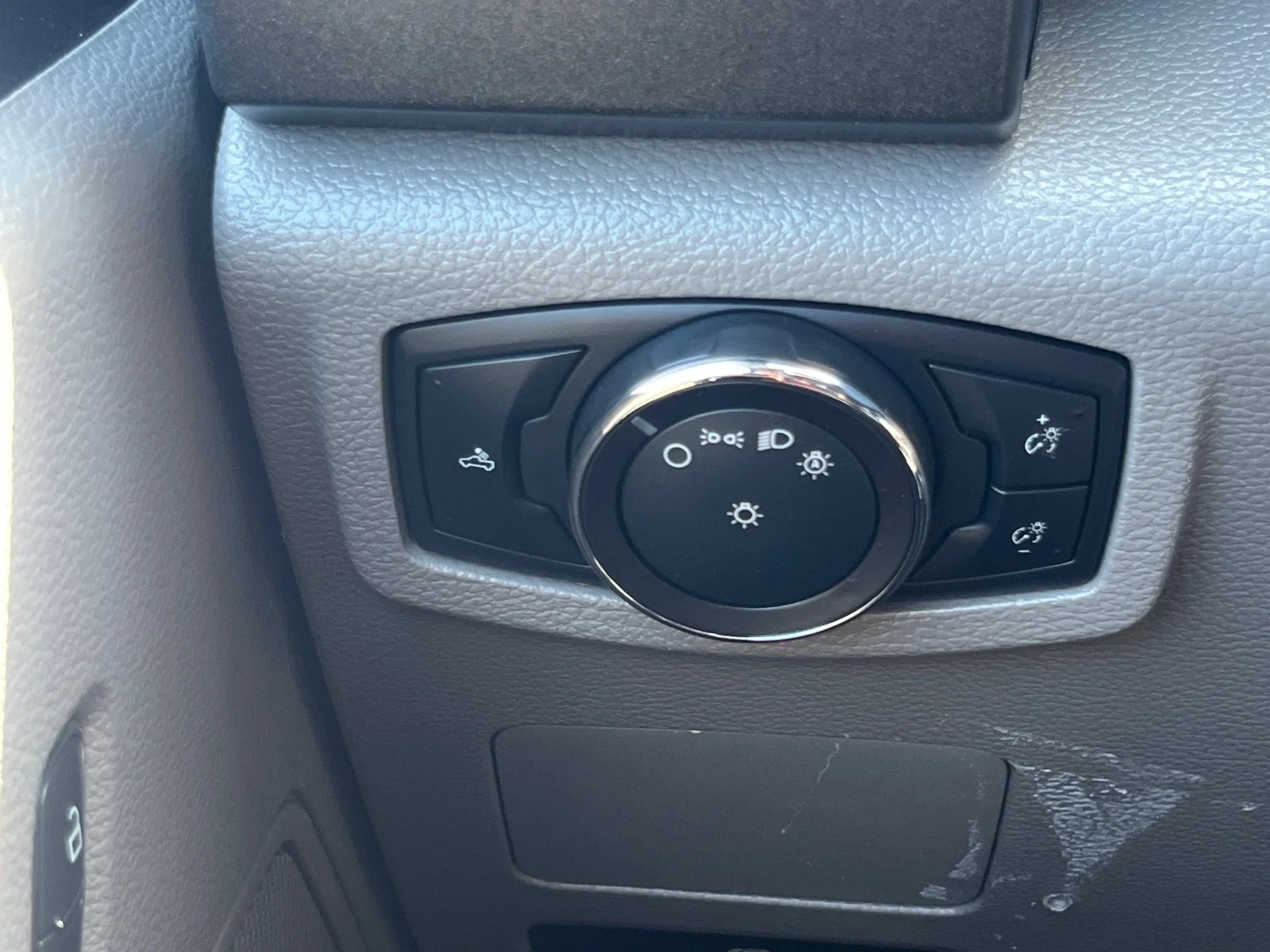 Used 2017 Oxford White Ford XL4WD REG CAB 8 BOX image 28