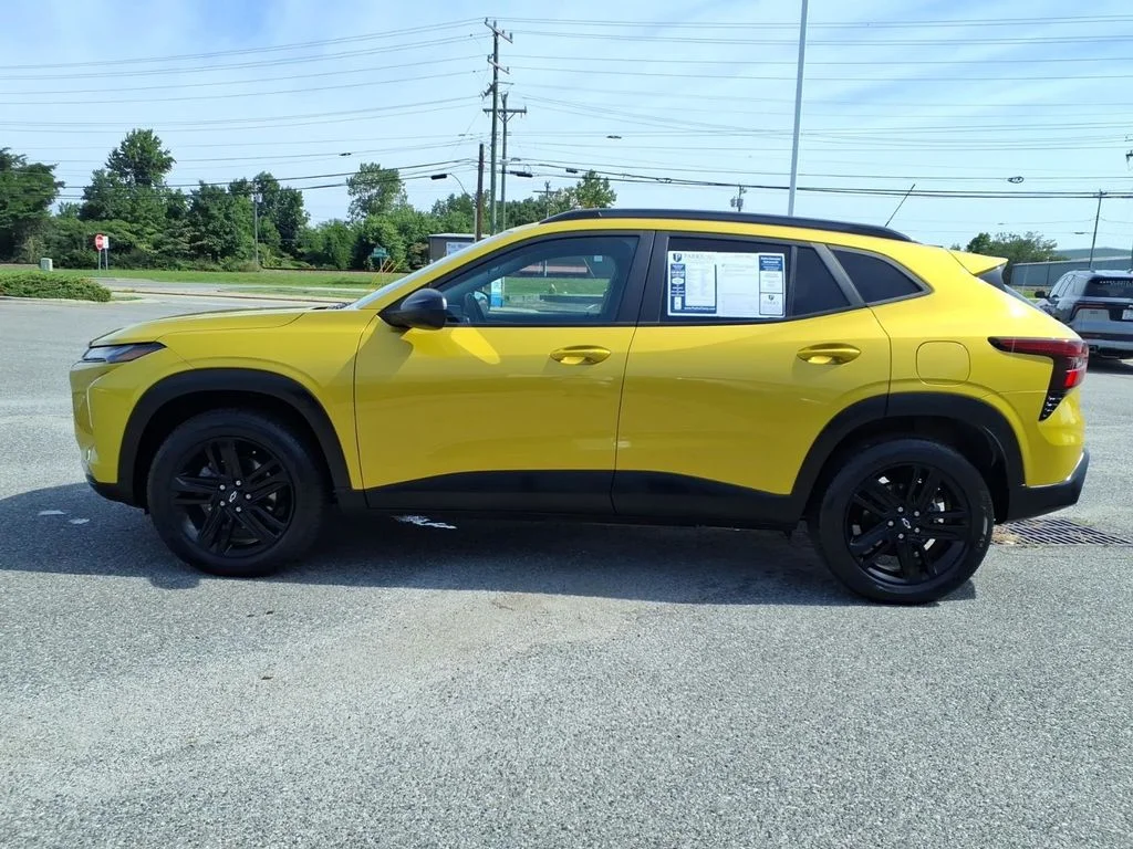 Used 2024 Yellow Chevrolet ACTIV image 29