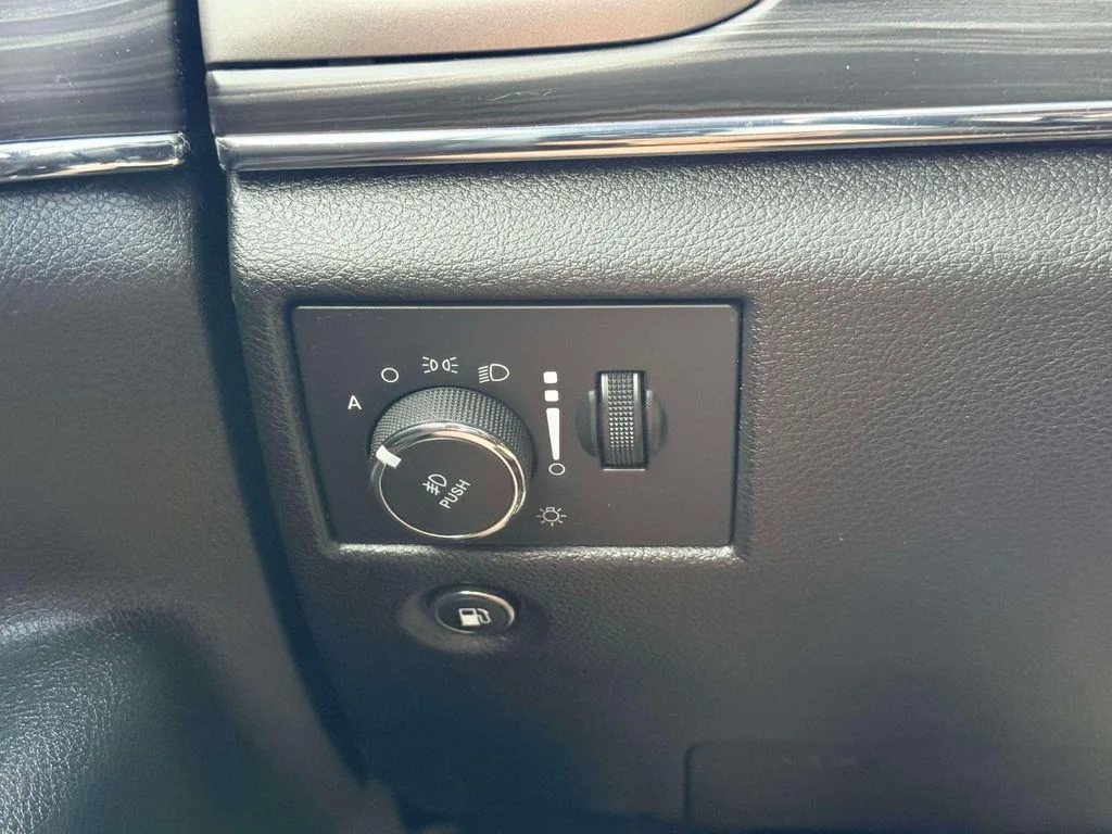 Used 2022 White Jeep Limited image 18