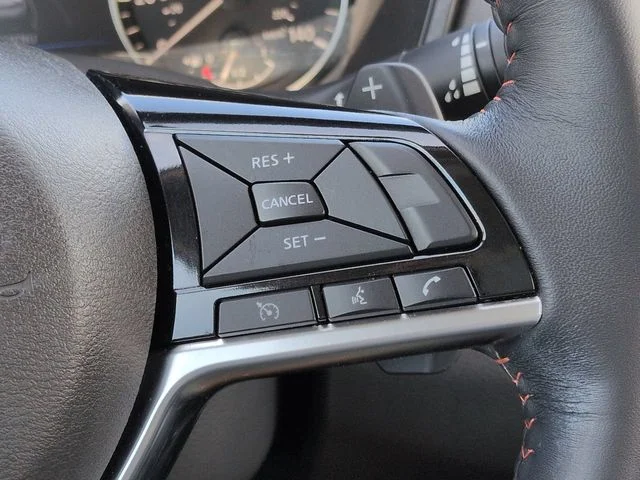 Used 2019 White Nissan 2.5 SR image 23