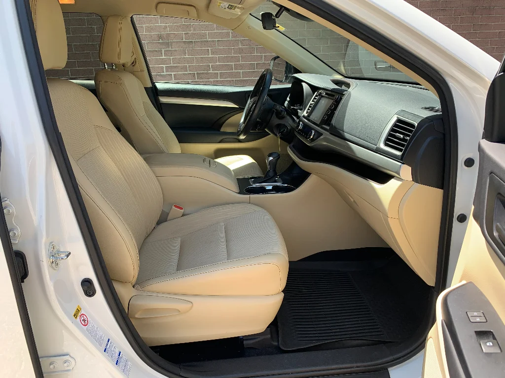Used 2017 Blizzard Pearl Toyota LE Plus image 27