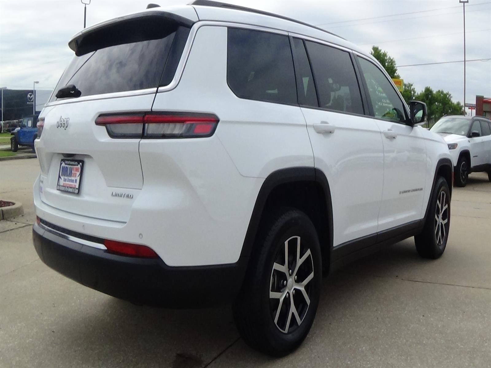 Certified Used 2025 Bright White Clear Coat (pw7) Jeep Limited image 6