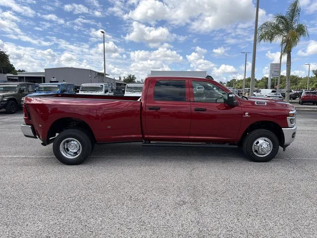 New 2026 Molten Red Pearl-Coat Exterior Paint RAM Tradesman image 3