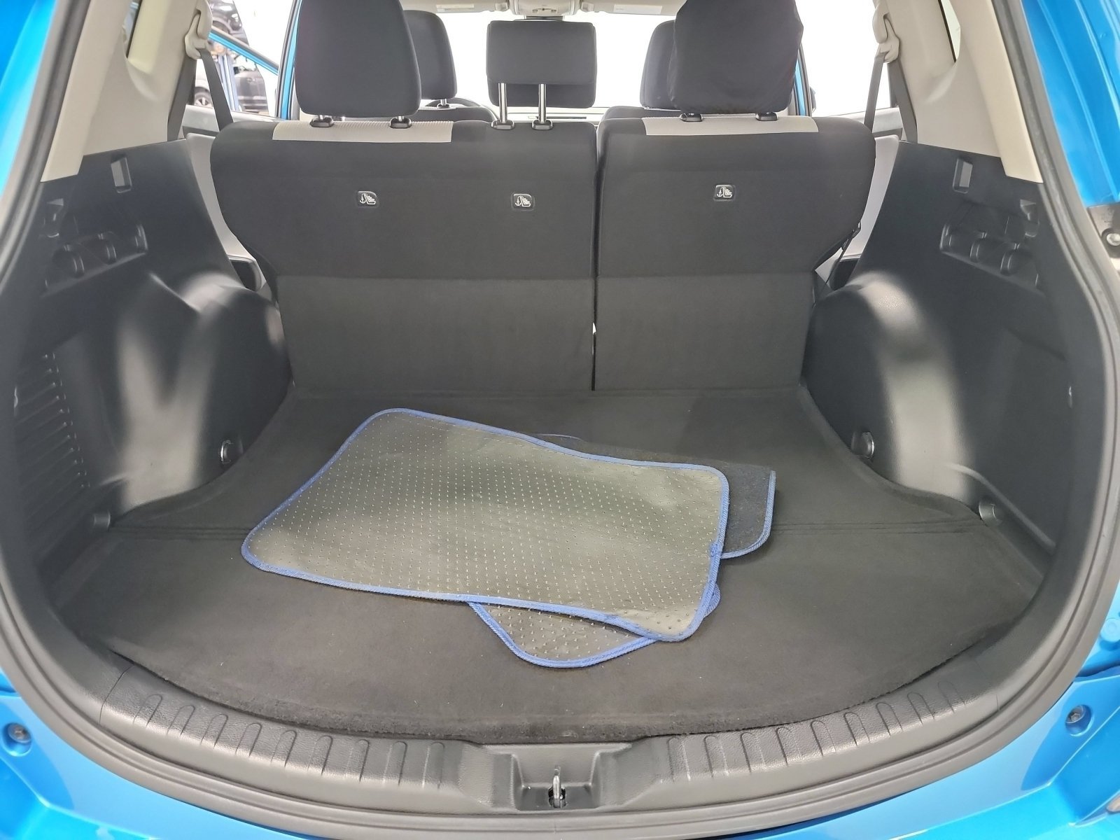 Used 2018 Electric Storm Blue Toyota XLE image 25