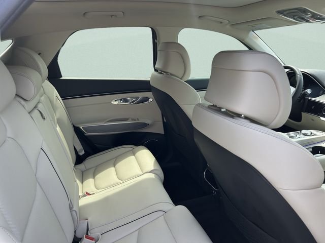 Used 2024 White Genesis 2.5T image 22