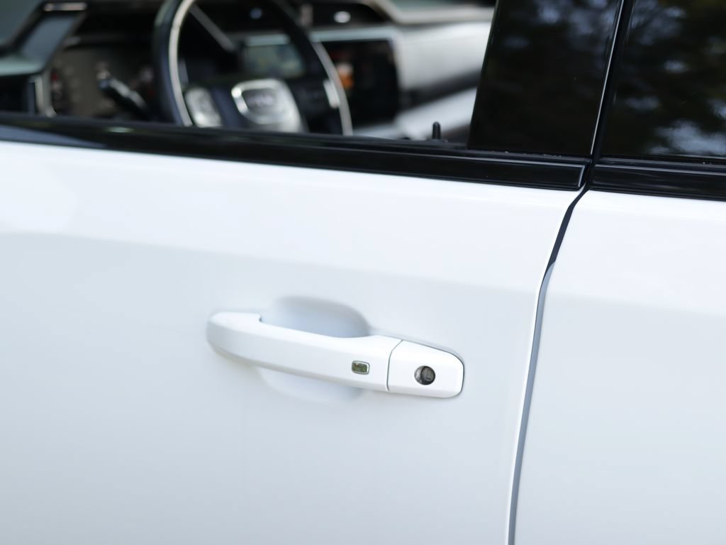Used 2023 SUMMIT WHITE GMC AT4 image 42