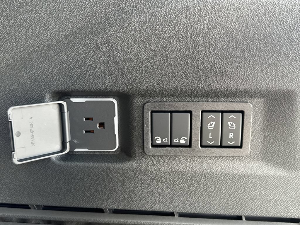2026 GMC Yukon Denali Ultimate - Photo 49
