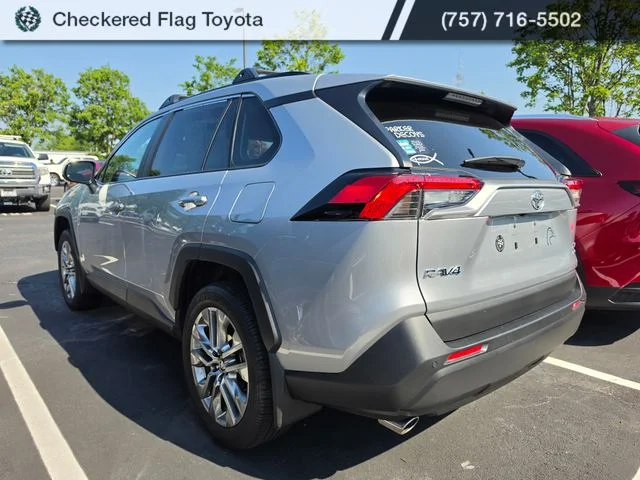 Used 2025 Silver Sky Metallic Toyota XLE Premium image 4