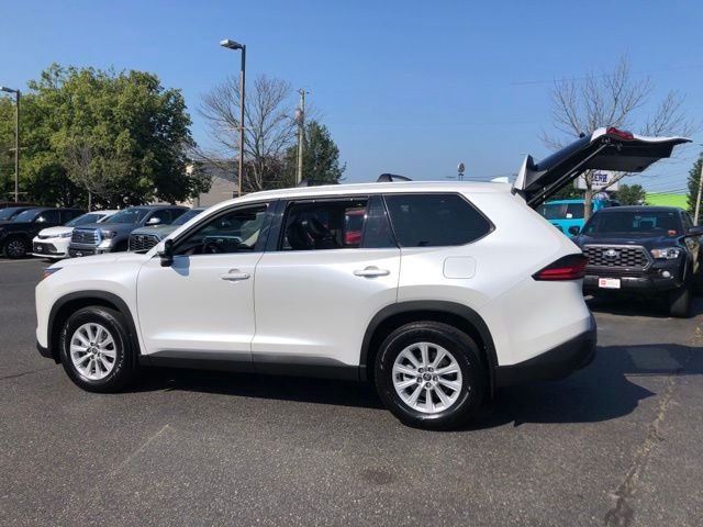 Used 2025 Beige Toyota XLE image 9
