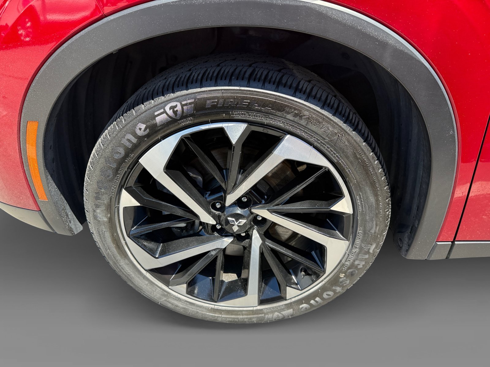 Used 2024 Alloy Silver Metallic Mitsubishi SE image 9