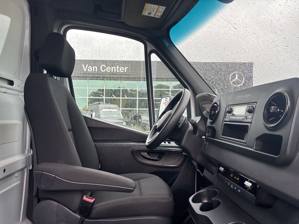 Used 2021  Freightliner w/ 16