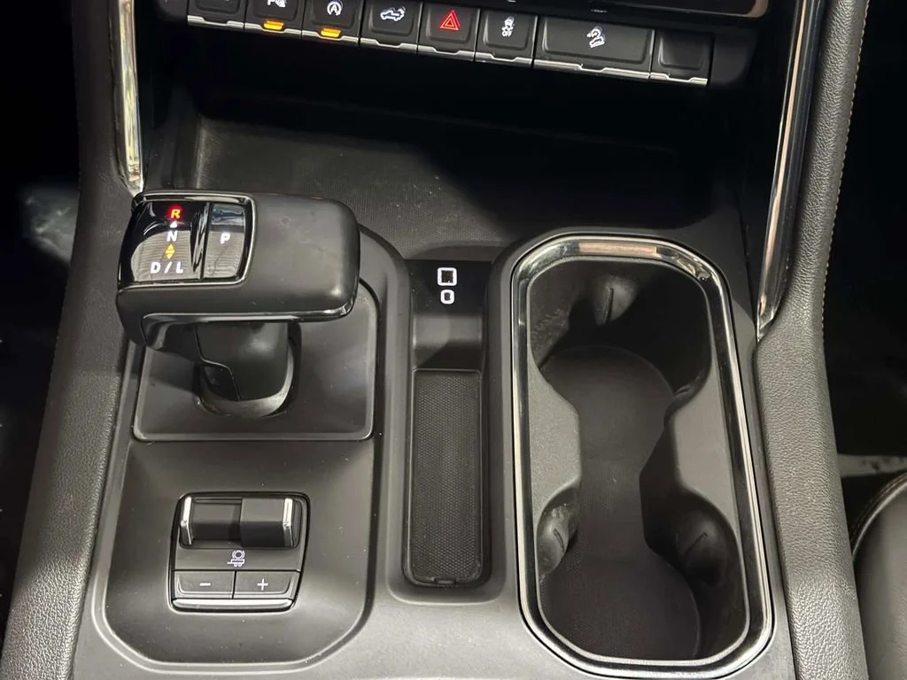 Used 2024 Summit White GMC AT4 image 18