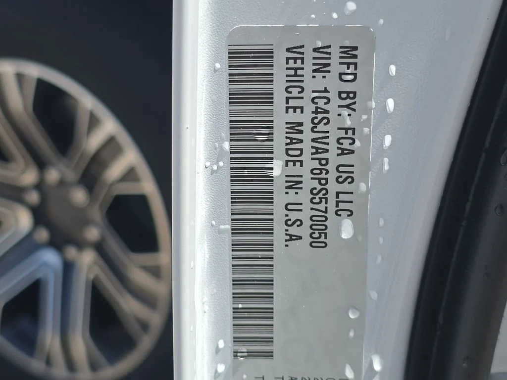 Used 2023 White Jeep Base image 23