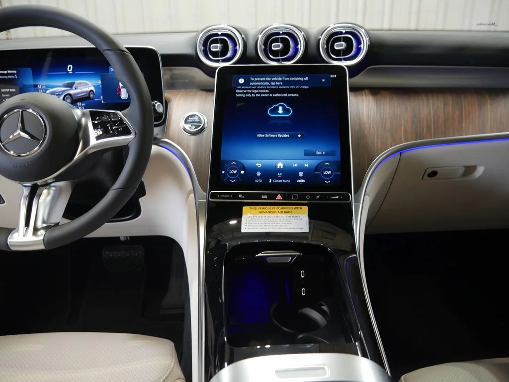New 2026 Polar White Mercedes-Benz GLC 300 image 60