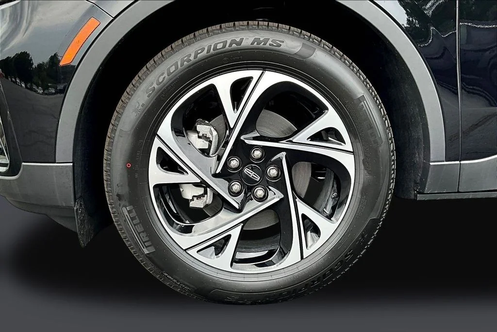 New 2026 Infinite Black Metallic Clearcoat Lincoln Premiere image 13