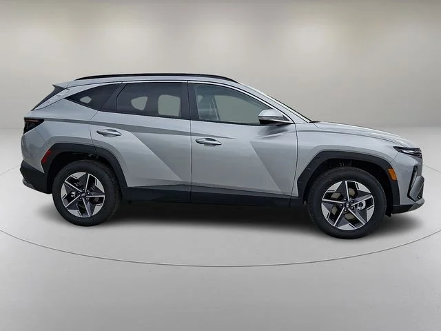 New 2026 Silver Hyundai SEL Premium image 8