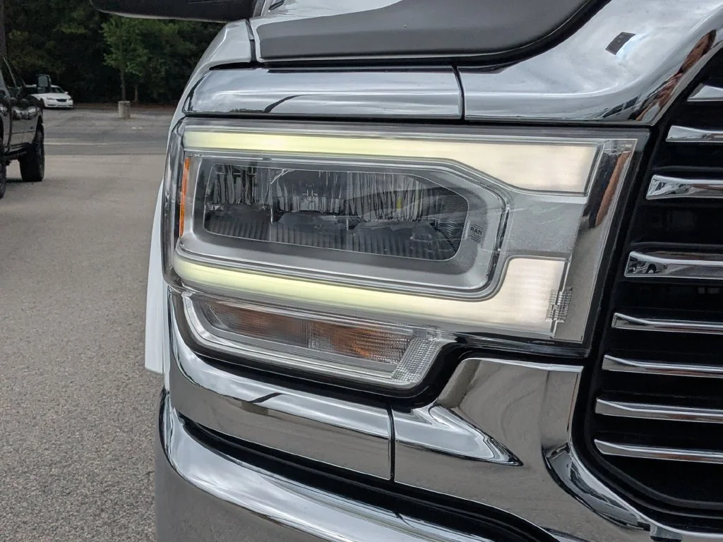 Used 2022 White Ram Laramie image 11