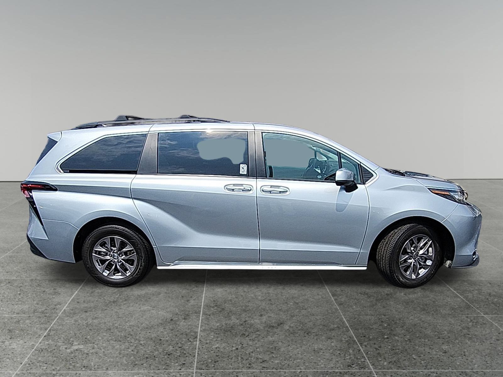 2023 Toyota Sienna XLE - Photo 8