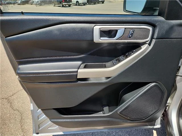 Used 2023 Silver Ford XLT 4x2 image 11