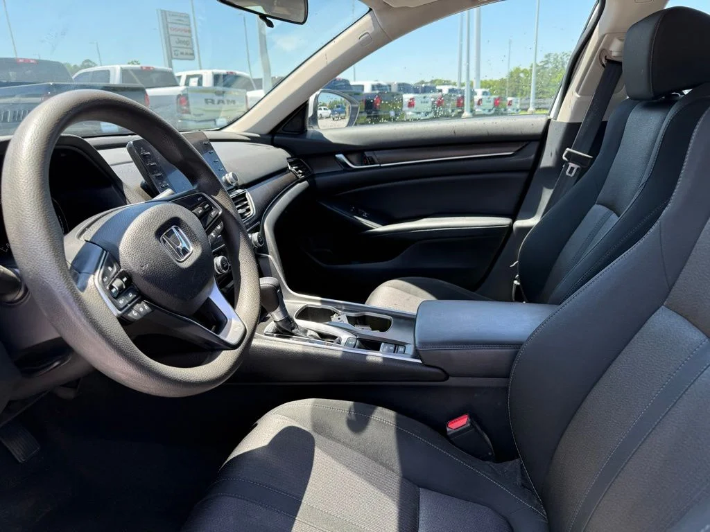 Used 2018 White Honda EX image 4
