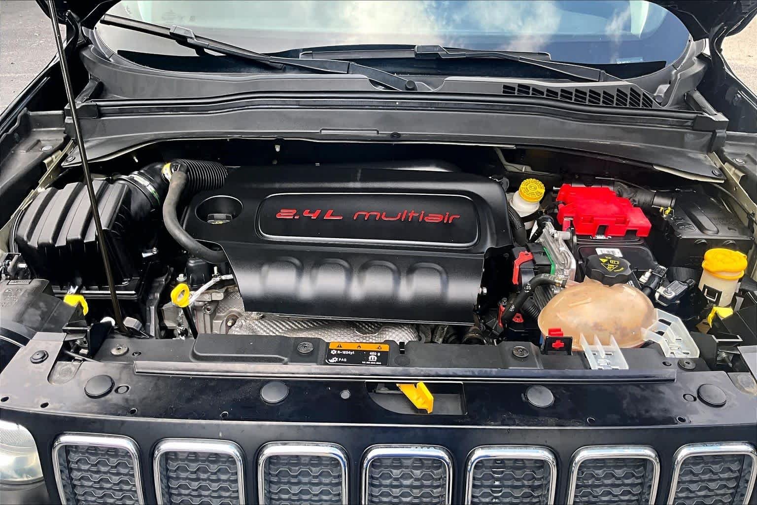Used 2020 Black Clearcoat Jeep Latitude image 29