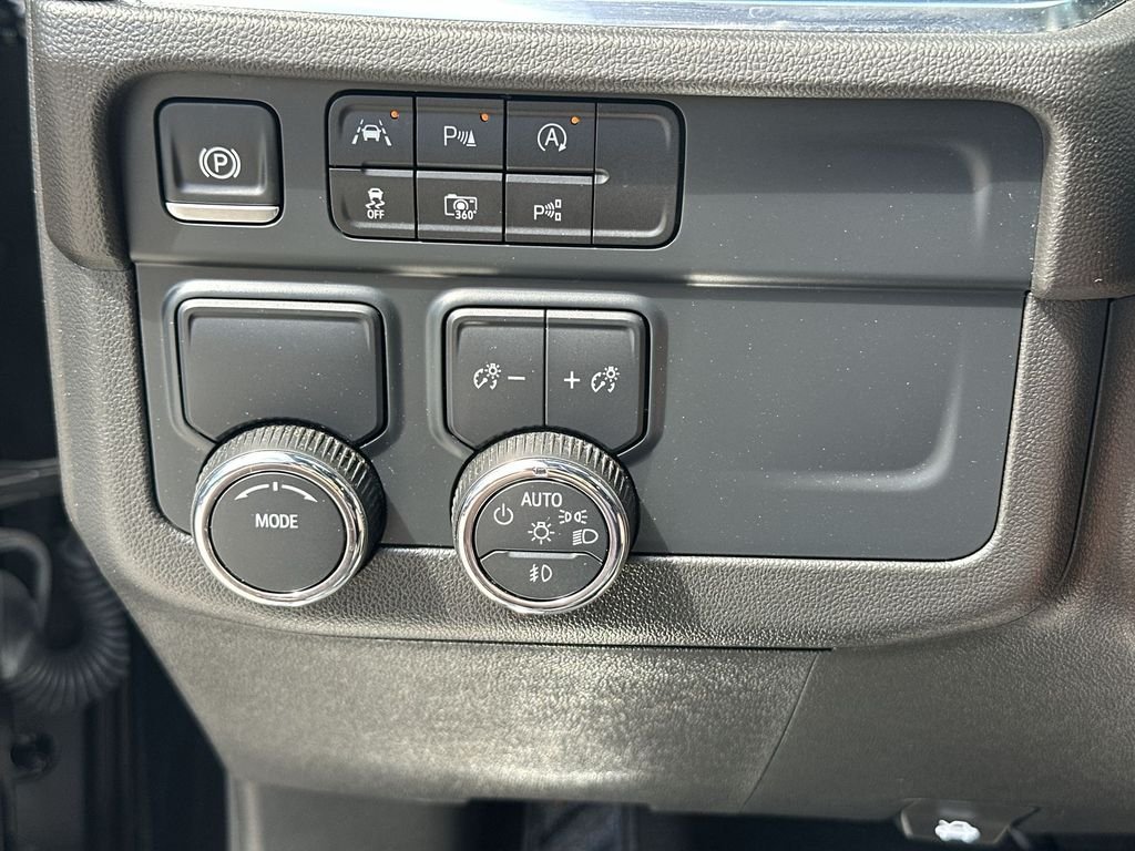 2025 Chevrolet Tahoe LT - Photo 18