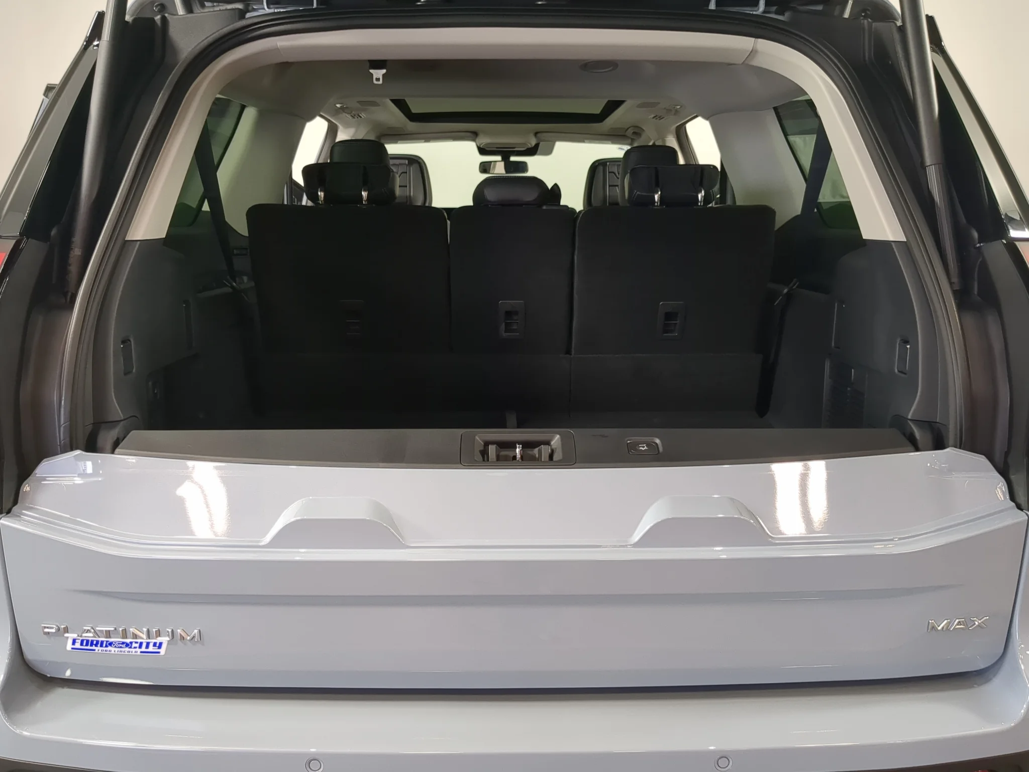 New 2027 Glacier Gray Metallic Tri-Coat Ford MAX Platinum image 18