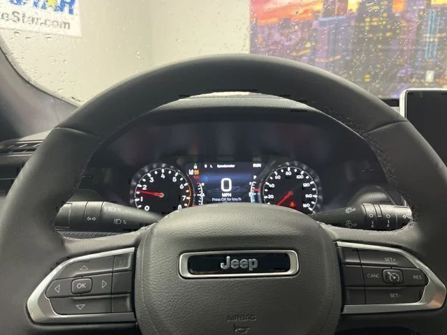 New 2026 Bright White Clear-Coat Exterior Paint Jeep Latitude image 11