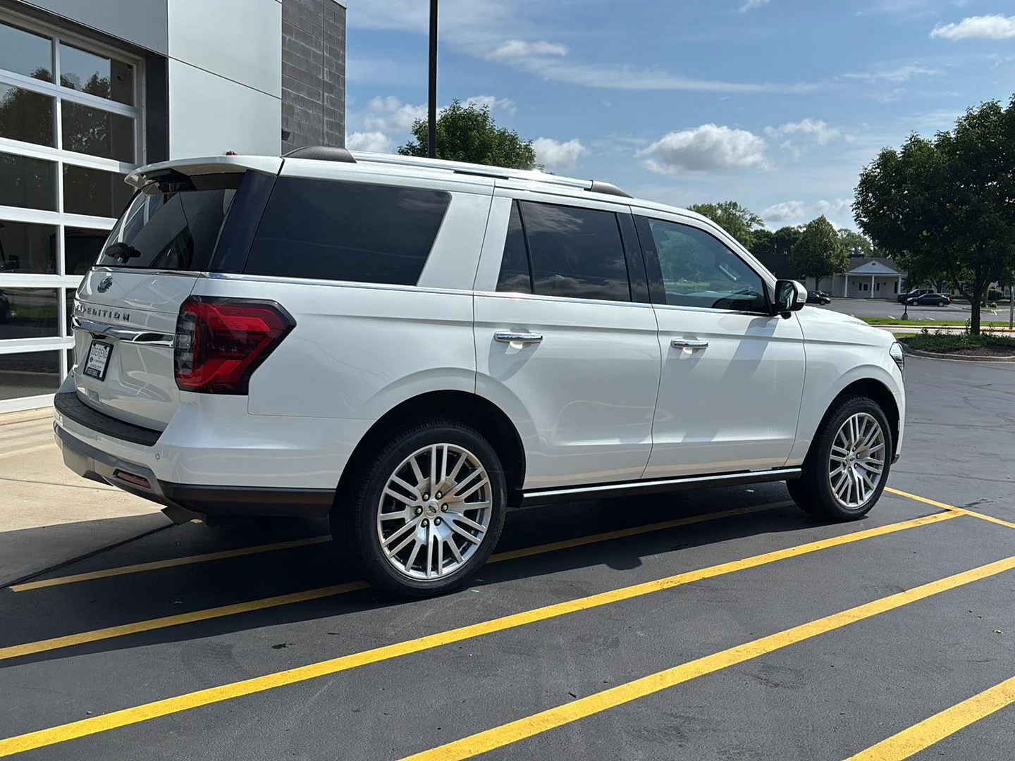 Used 2023 Star White Ford Limited image 6