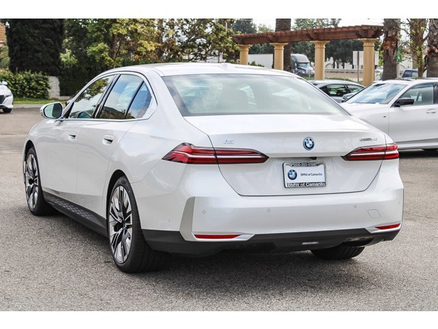 New 2026 Mineral White Metallic BMW eDrive40 image 4
