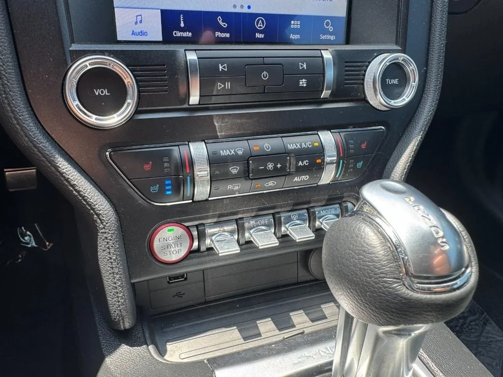 Used 2019 Magnetic Metallic Ford GT Premium image 16