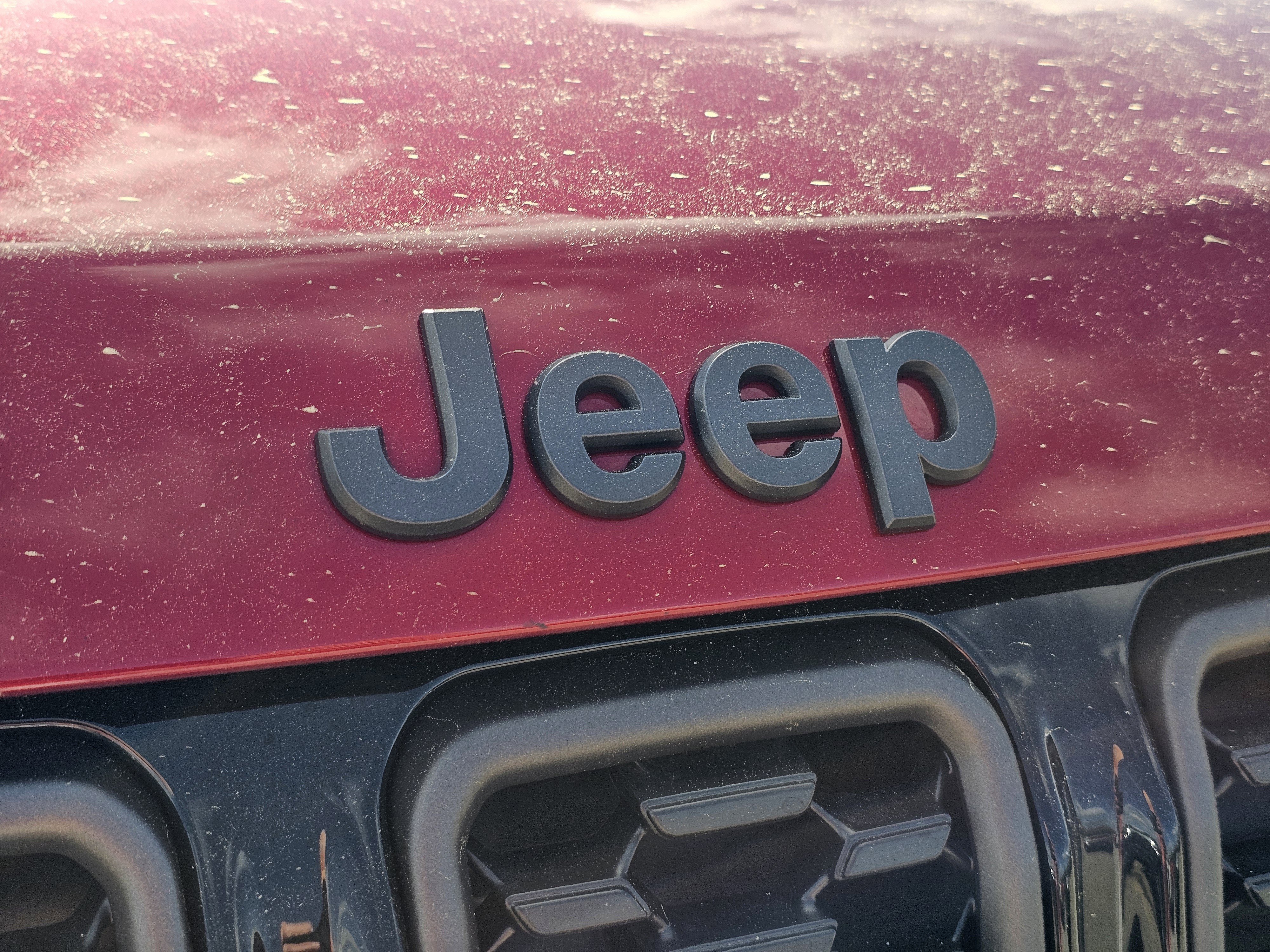 New 2026 Red Hot Pearlcoat Jeep Latitude Altitude image 3