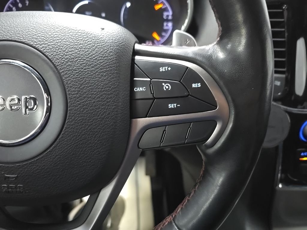 Used 2021 Red Line Jeep Trailhawk image 21