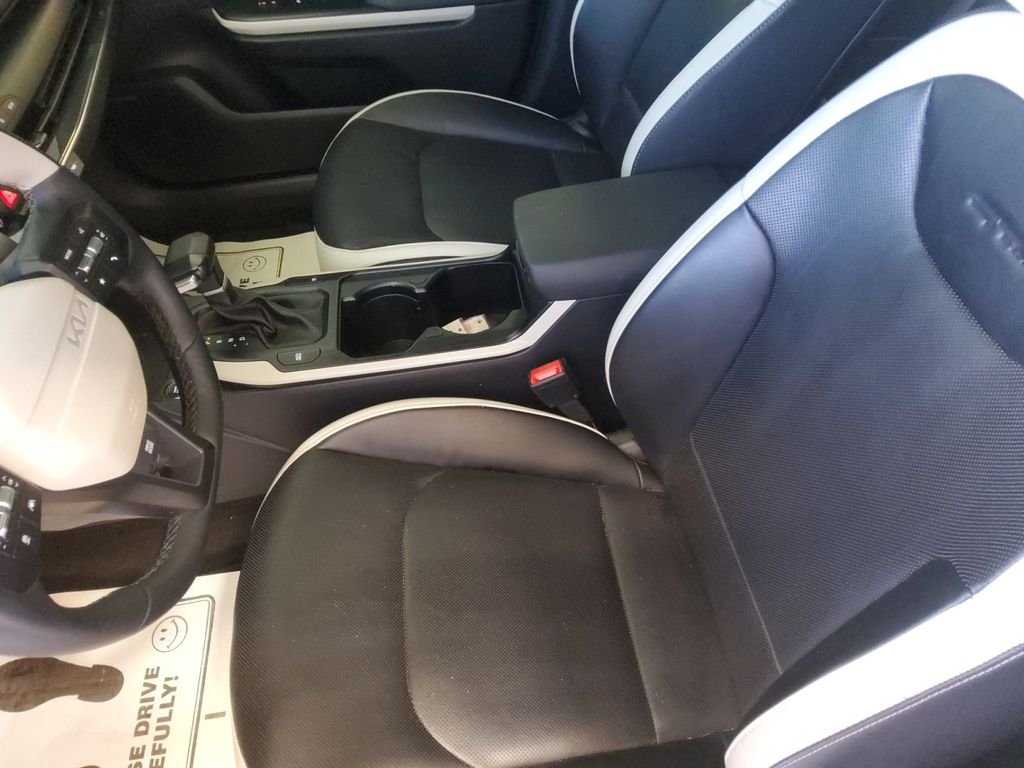 Certified Used 2026 White Kia GT-Line image 7