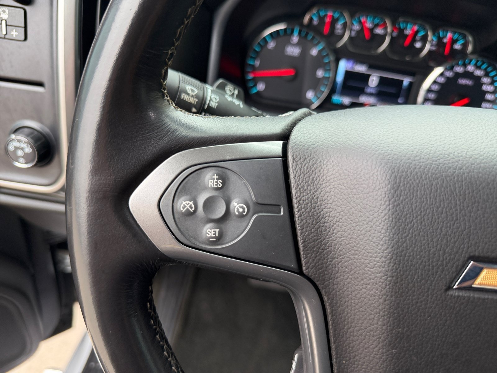 Used 2018 Silver Ice Metallic Chevrolet LT image 23