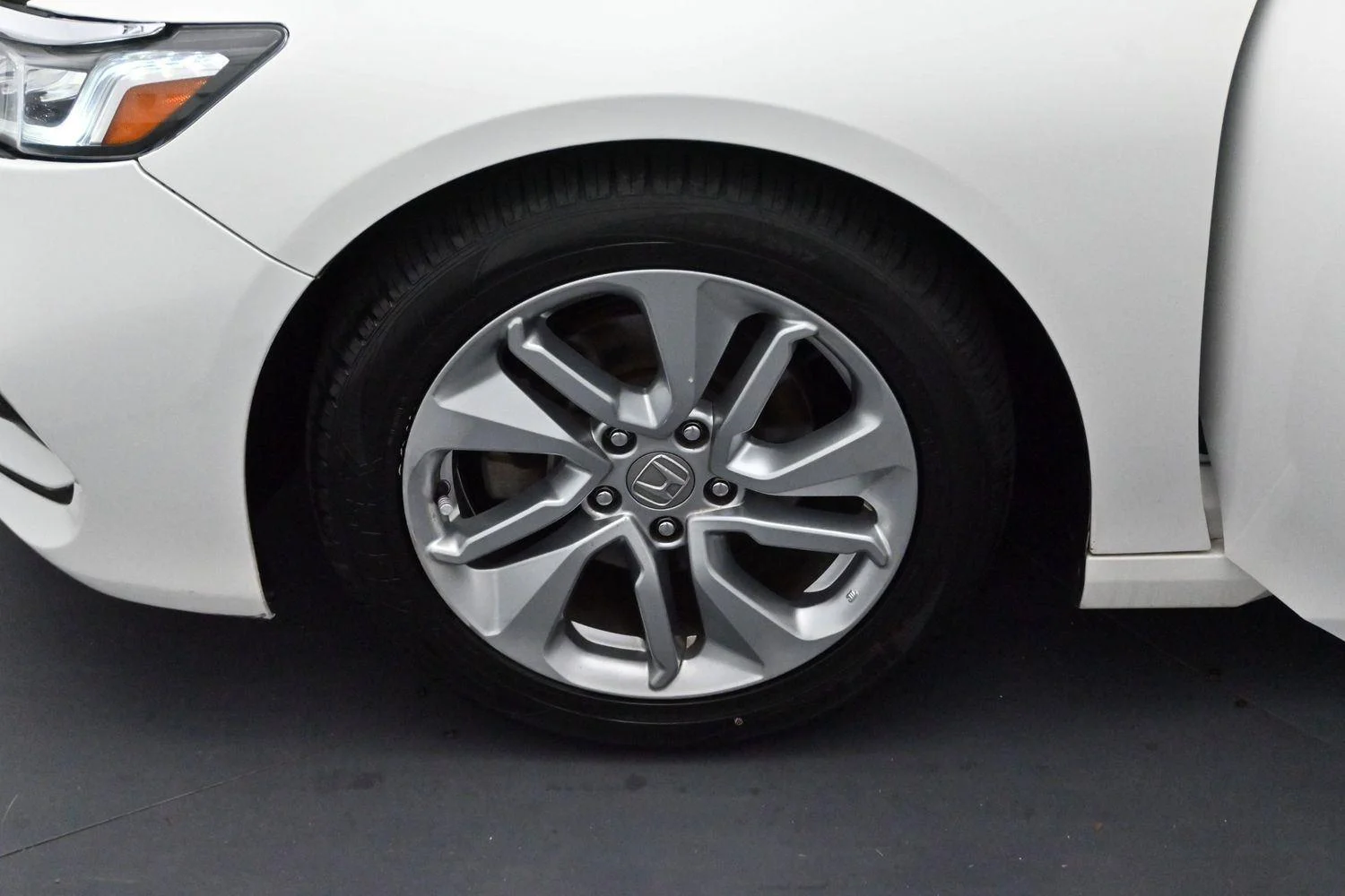 Used 2020 Platinum White Pearl Honda LX image 30