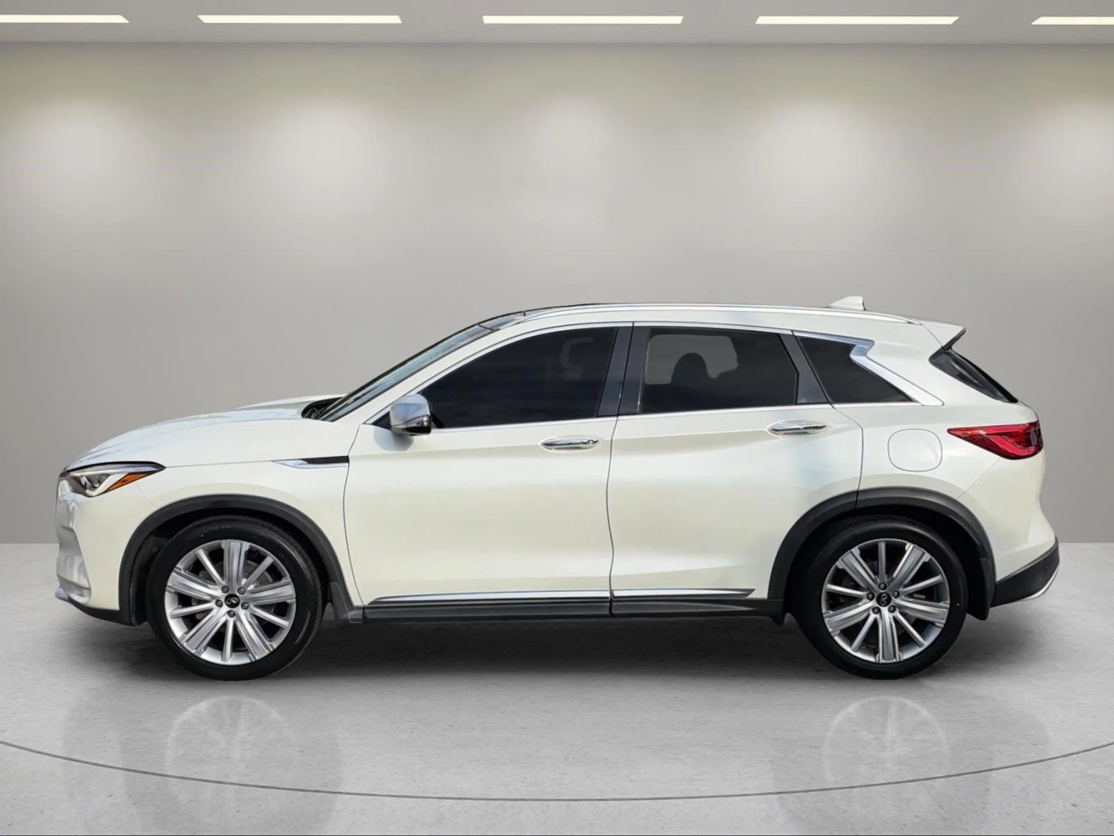 Used 2021 Majestic White INFINITI SENSORY image 2