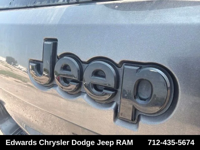 Used 2019 Gray Jeep Altitude image 13