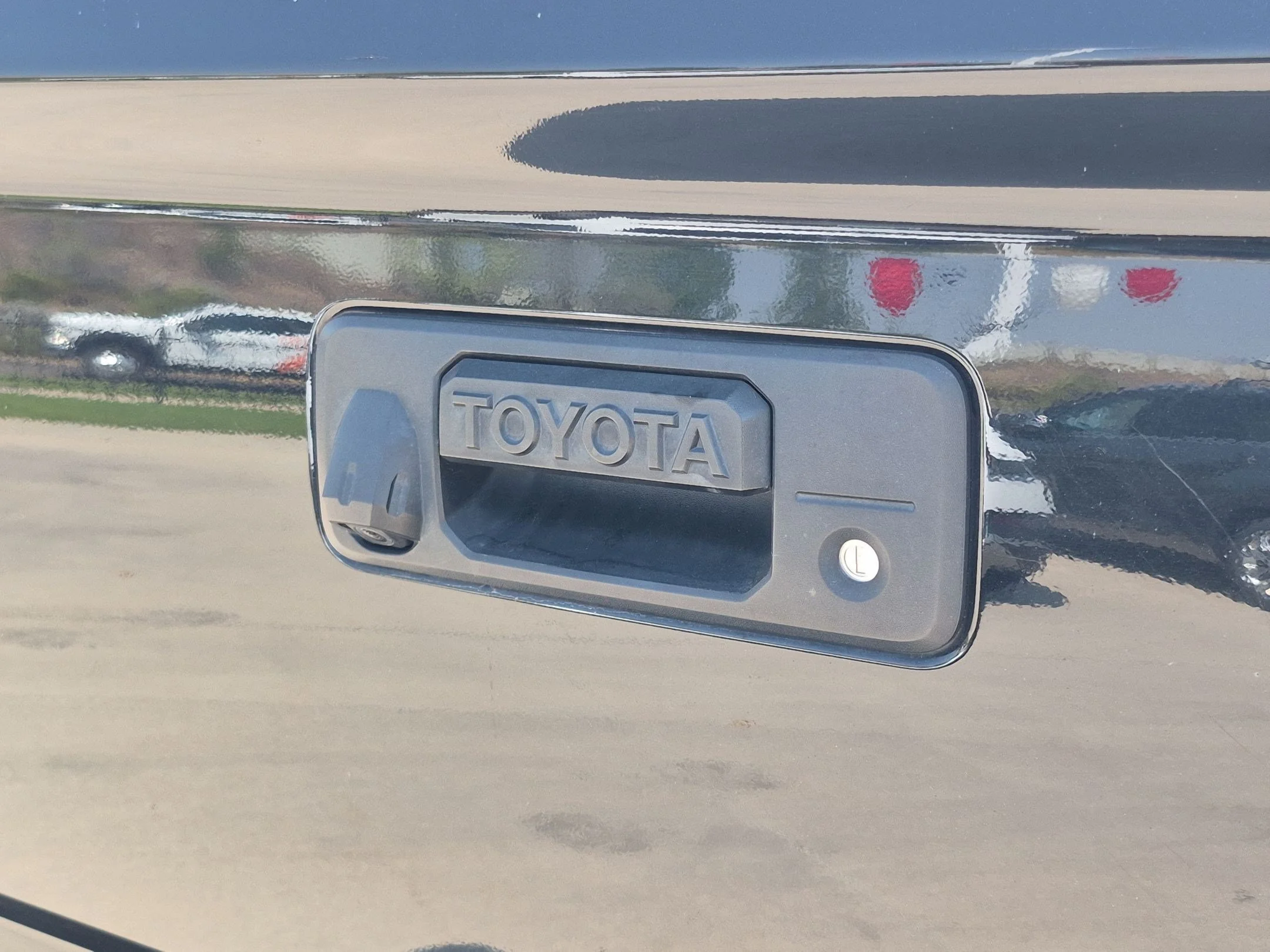 Used 2019 Midnight Black Metallic Toyota Platinum image 13