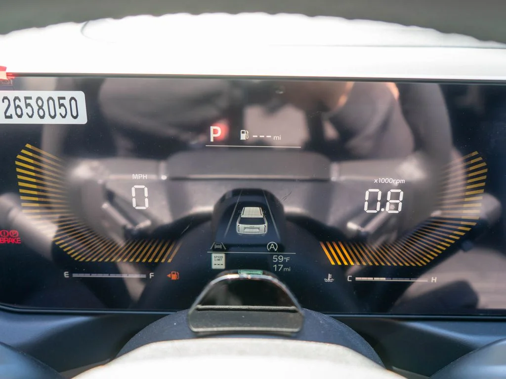 New 2027 Ivory Silver Kia S image 25